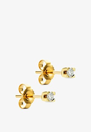 Boucles d'oreilles en or avec un sertissage en griffes, présentant une pierre précieuse ronde et claire, accompagnées d'un design de dos à bords ondulés.