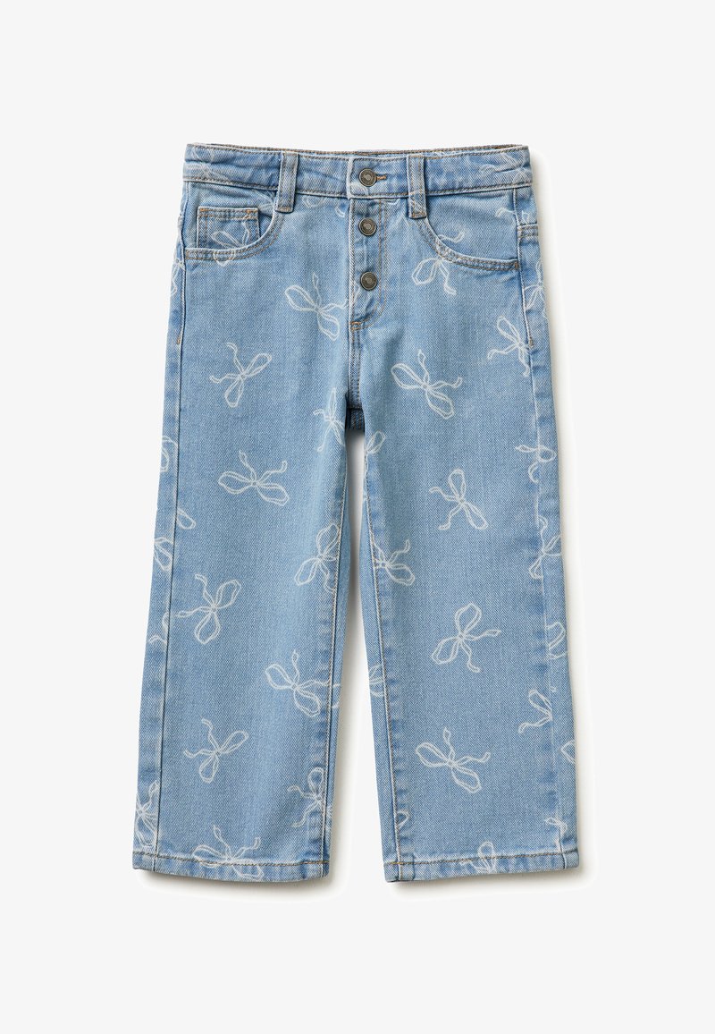 Lichtblauwe denim broek met witte abstracte strikpatronen, gulp met drie knopen en voor- en achterzakken.