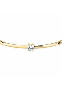 Bracciale in oro con un design liscio e arrotondato, caratterizzato da un singolo gemstone trasparente incastonato in una cornice quadrata al centro.