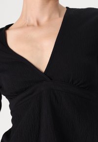 Gina Tricot TIE  - Blus - black