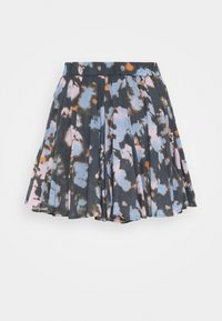 Plisserad kjol med elastisk midja, med ett flerfärgat mönster av blått, rosa och orange på en mörk bakgrund.