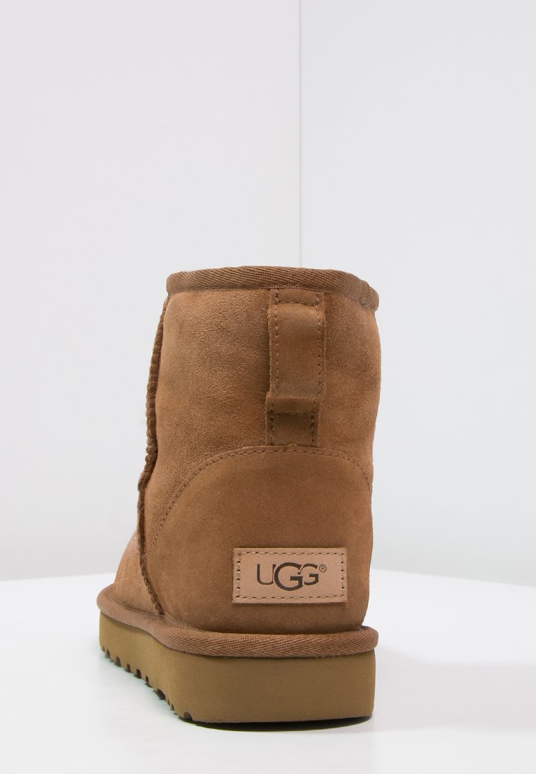 UGG CLASSIC MINI II Stövletter chestnut Zalando.se UGG CLASSIC TECH MINI Vinterstövlar chestnut Zalando.se