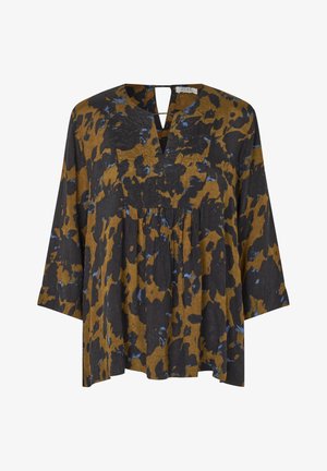 Losse blouse met een V-hals en sleuteltje detail. Heeft een zwart, bruin en blauw bloemenpatroon op getextureerde stof. Driekwart mouwen.