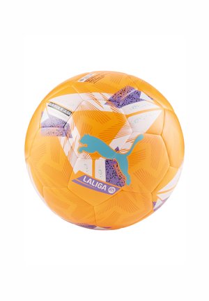Pelota de fútbol naranja con superficie texturada, logotipo azul de Puma, patrones geométricos blancos y morados, y marca "LALIGA".