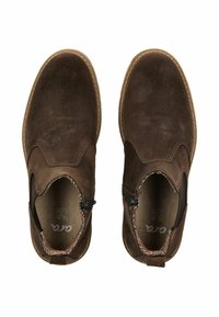 Botines de ante marrón con paneles laterales elásticos y una cremallera. Presentan una textura suave, punta redonda y suela de goma cosida.