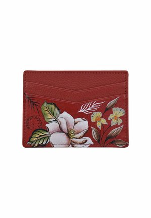 Roter Leder-Kartenhalter mit floralen Designs in Weiß, Gelb und Grün. Verfügt über eine strukturierte Oberfläche und drei Kartenfächer.