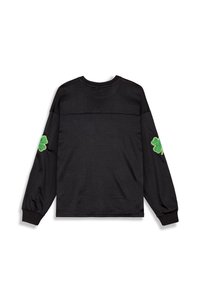 Sudadera negra de manga larga con un panel superior texturizado y un panel inferior liso. Presenta un emblema de hoja verde en cada manga.