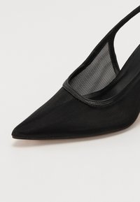 Thumbnail Image 7