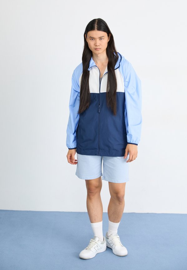 ATHLETICS PACKABLE JACKET - Summer jacket - electric sky3