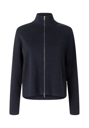 Tmavě modrý svetr s dlouhými rukávy, vysokým límcem a stříbrným celopropínacím předním zipem, lehce zkrácený lem.
