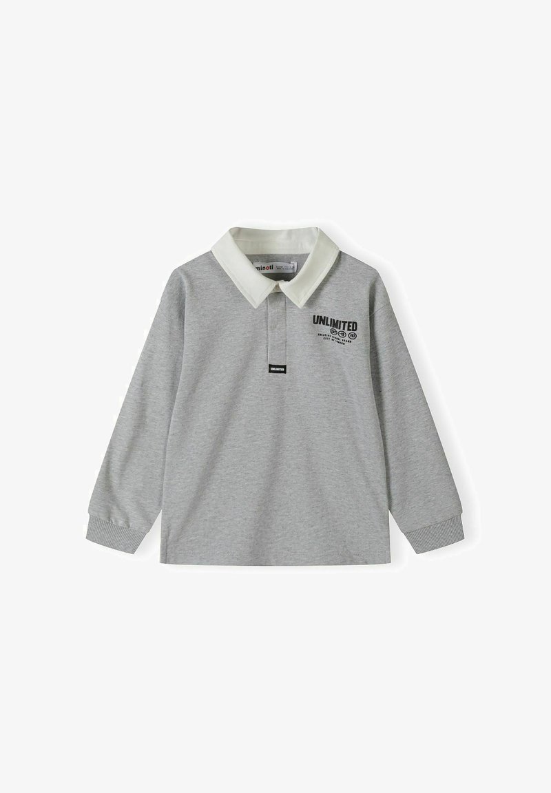 Polo shirt gri cu mânecă lungă și guler alb, având un logo imprimat "UNLIMITED" și accente pe piept și guler. Design simplu și casual.