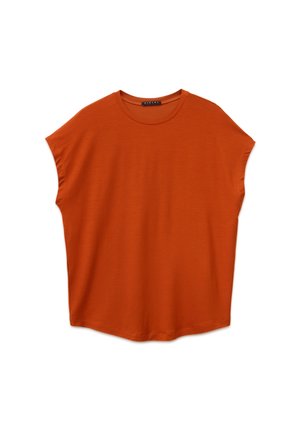 Top arancione ruggine a maniche corte con scollo tondo, ampi giromanica e vestibilità rilassata, posato in piano su uno sfondo bianco.