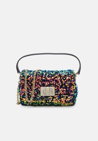 Borsa a mano rettangolare ricoperta di paillettes, con paillettes multicolori, tracolla nera e dettaglio della chiusura a logo dorato.