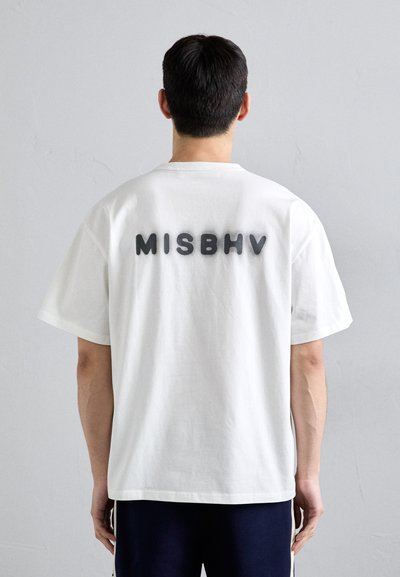 MISBHV COMMUNITY  - Trükipildiga T-särk - white