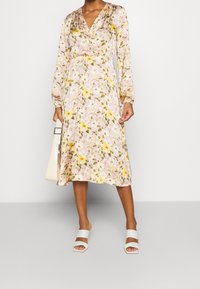 VILA Denní šaty - pink