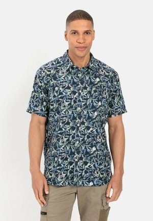 Korte mouwen, button-up shirt in donkerblauw met groene en lichtblauwe bladeren patronen, gemaakt van lichtgewicht stof, met een klassieke kraag.