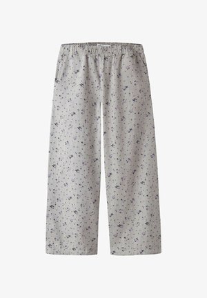 Pantalon ample gris clair avec petit imprimé floral violet et noir et taille élastique, présenté à plat sur un fond blanc.