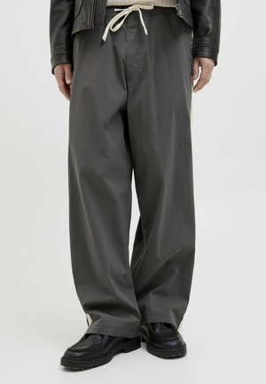 Jack & Jones JPSTOWEN JJTECHPANEL - Treniņtērpa apakšdaļas - pavement