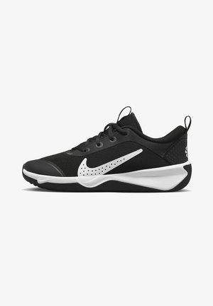 Shoe atlético preto com um cabedal em malha, logótipo swoosh branco e uma sola de borracha texturizada. Inclui atacadores e um puxador no calcanhar.