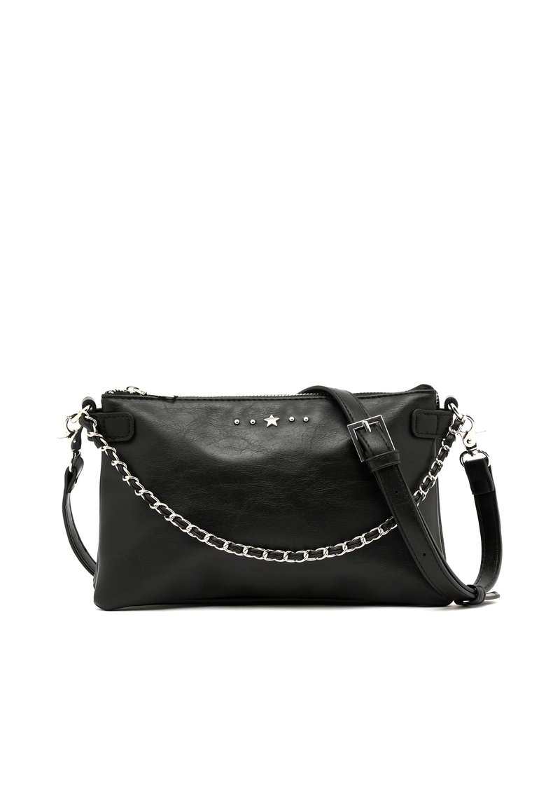 Sac en cuir noir à bandoulière avec une texture lisse, doté d'une chaîne en argent, d'étoiles et d'accents en clous à l'avant, fermeture zippée.