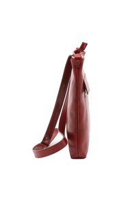Borsa a tracolla rossa in pelle con un design elegante, forma piatta, tracolla regolabile e chiusura con zip che presenta una tasca laterale. Texture liscia.