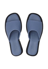 Blauwe rubberen slidersandalen met een breed bandontwerp. Beschikt over een zachte, textuur voetbed en een contrasterende zwarte zool voor grip.