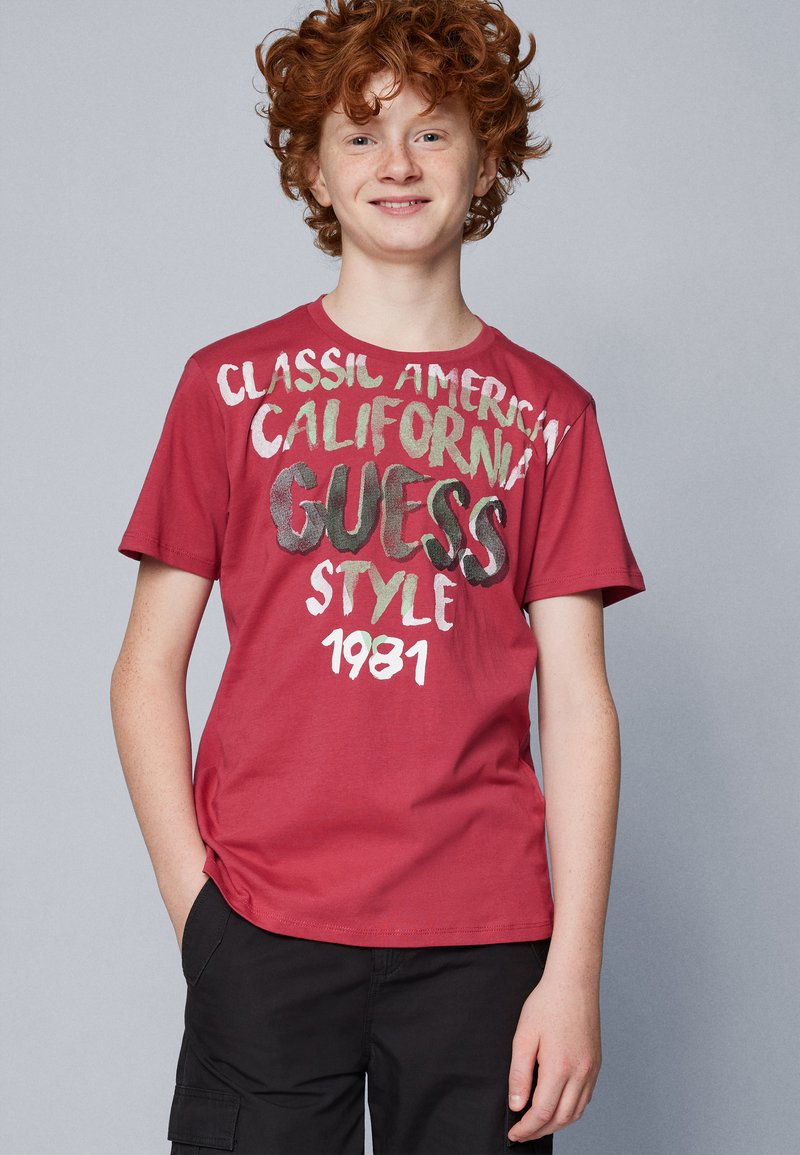 Guess JUNIOR BOY - Triko s potiskem - splatter red