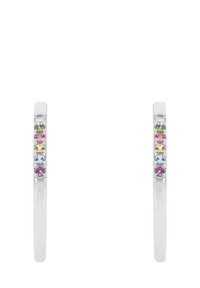 Pendientes de aro de plata con una fila de piedras multicolores: rosa, amarillo, azul claro, verde y púrpura. Acabado liso y pulido.