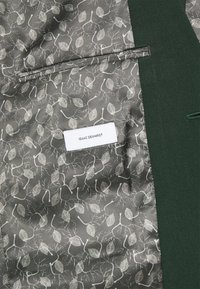 Isaac Dewhirst THE FASHION SUIT  - Κοστούμι - green