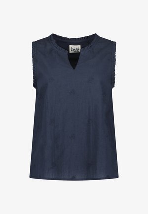 Blusa senza maniche blu navy con piccole rose ricamate, bordi arricciati sulle aperture delle maniche e sul collo, e un piccolo taglio a V sul colletto.