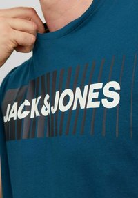 Jack & Jones T-Shirt à col Rond avec Logo pour Homme, Bleu