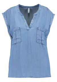 Top in denim blu chiaro con scollo a V, maniche corte e due tasche frontali. Realizzato in un tessuto morbido e testurizzato, con una vestibilità comoda.
