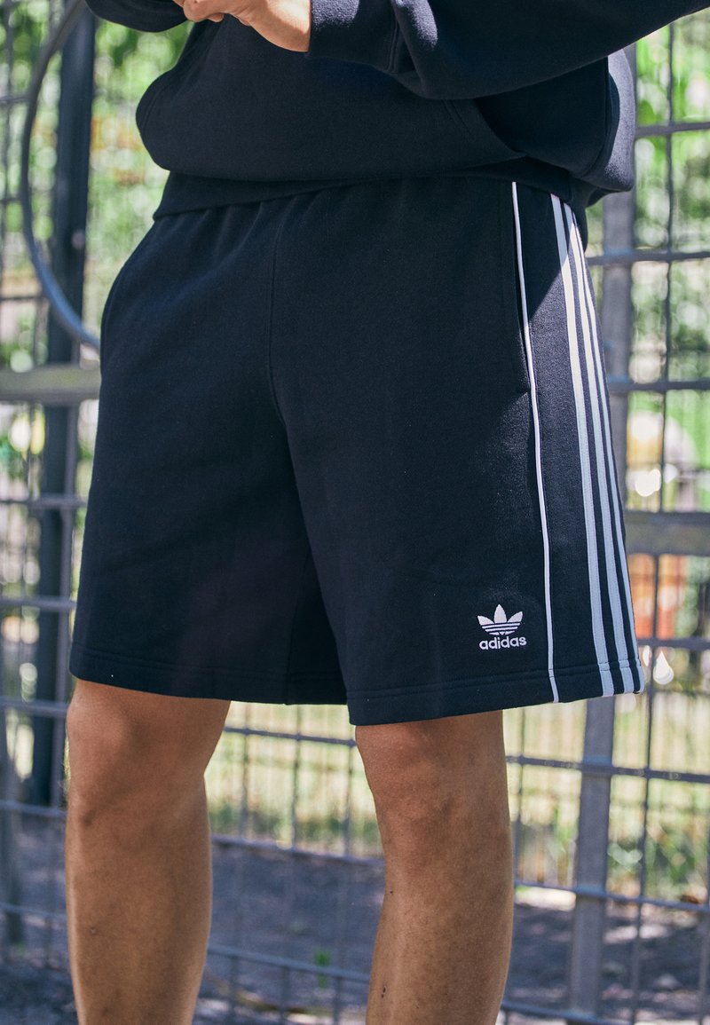 Pantalón Corto Short adidas Hombre Fitness 3 Rayas Negro