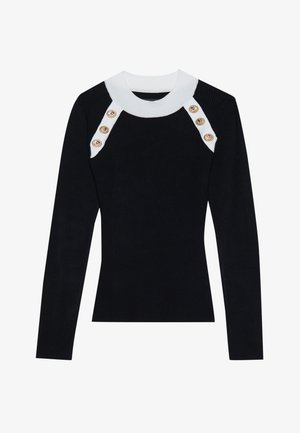 Top preto com mangas longas em malha canelada, apresentando um colarinho branco e detalhes em botão dourado nos ombros. Textura suave, design ajustado.