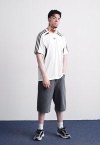 Thumbnail Image 2