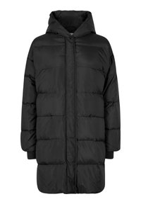 Giacca puffer nera isolata con cappuccio, caratterizzata da un design a canali, maniche lunghe e polsini a coste. Chiusura frontale a scatto e lunghezza fino a metà coscia.