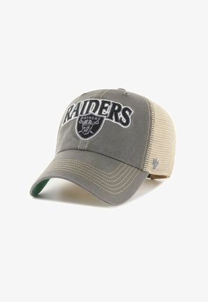 Czapka baseballowa z szarą przednią częścią i beżową siateczką z tyłu, z wyszywanym napisem "RAIDERS" i logo na przednim panelu.