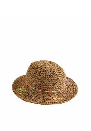 Sombrero de sol marrón tejido con banda de cuentas de colores y diseños bordados de palmeras en el ala.
