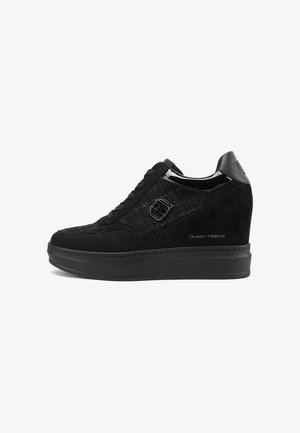 Queen Helena, X35-42 - Sneakers basse - nero