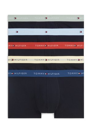 Cinco pares de bóxers negros con cinturilla elástica en diferentes colores, cada uno con el logo y la bandera de Tommy Hilfiger.