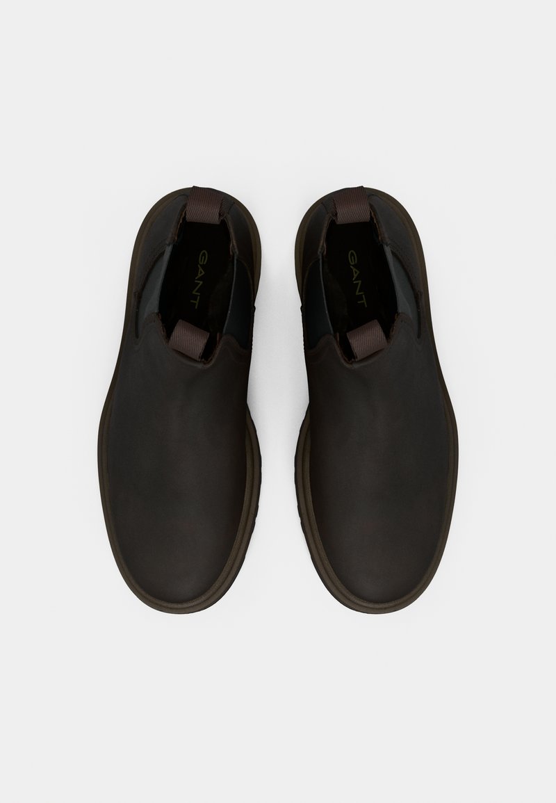 Bruine instap schoenen met een gladde, matte afwerking, elastische zijkanten en een ronde te ontwerpen. Voorzien van een gestructureerde rubberen zool voor grip.