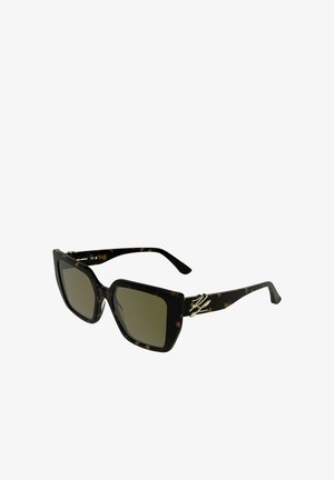 Czarne i w kolorze żółwia kwadratowe okulary przeciwsłoneczne z zielonymi soczewkami. Znaczący złoty element ozdobny na zausznikach. Smukłe, błyszczące wykończenie, odważny design.