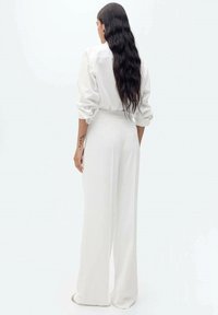 Mango GIGI-A - Stoffhose - white