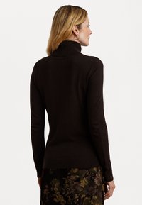 Lauren Ralph Lauren SILK BLEND ROLL NECK - Džemperis - circuit brown