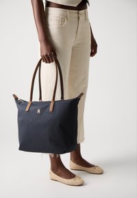 Tommy Hilfiger POPETTE - Velká kabelka - space blue