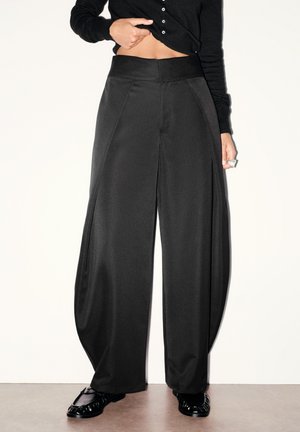 PULL&BEAR, TAILORED FIT BARREL - SMART TROUSERS - Nadrágok - black