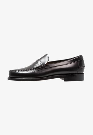 Sorte læder penny loafers med en lav hæl, glat overflade og dekorative syninger på tåen. Klassisk slip-on design.