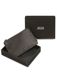 Billetera de cuero marrón texturizado con cierre de cremallera, presentada dentro de una caja negra que lleva el nombre de la marca "JASLEN" en plata.