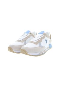 Adidași sport albi și bej cu un superior din suede și plasă, accente albastre și textul "U.S. Polo Assn." pe lateral. Talpă din cauciuc.