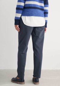 Seasalt Cornwall MOR PATH - Pantalon classique - navy maritime